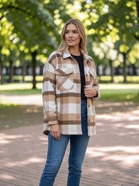 Gianni Bini Plaid Shacket Jacket in Beige and Cream - size med